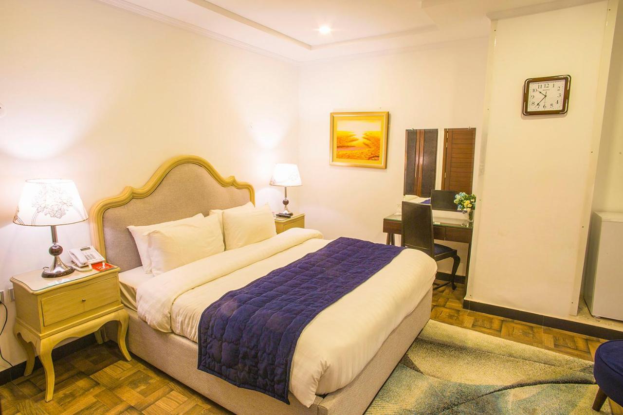 Hotel Oban ลาฮอร์ ภายนอก รูปภาพ