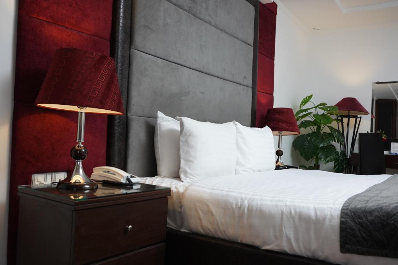 Hotel Oban ลาฮอร์ ภายนอก รูปภาพ