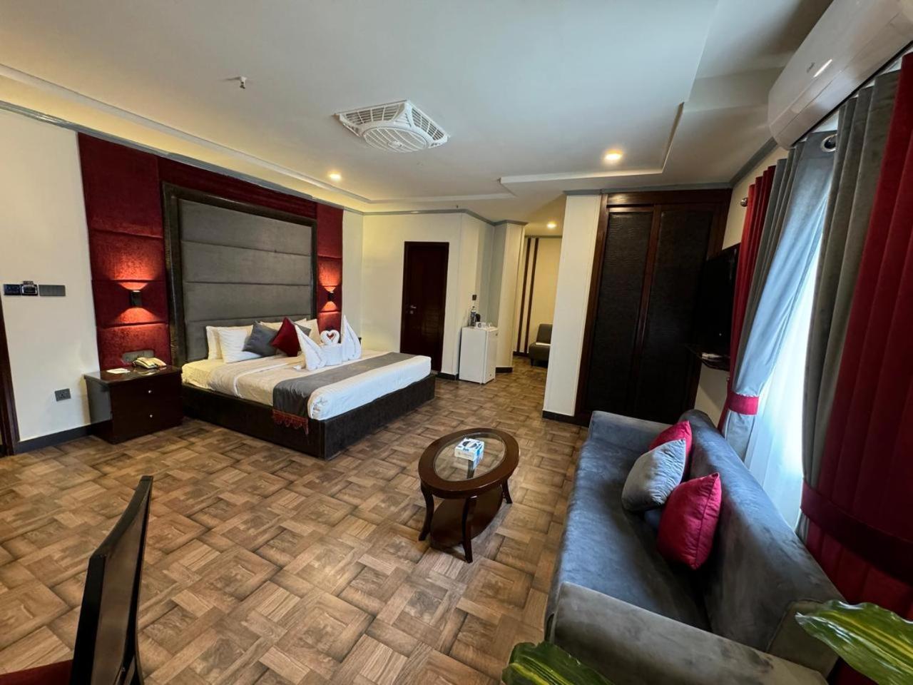Hotel Oban ลาฮอร์ ภายนอก รูปภาพ