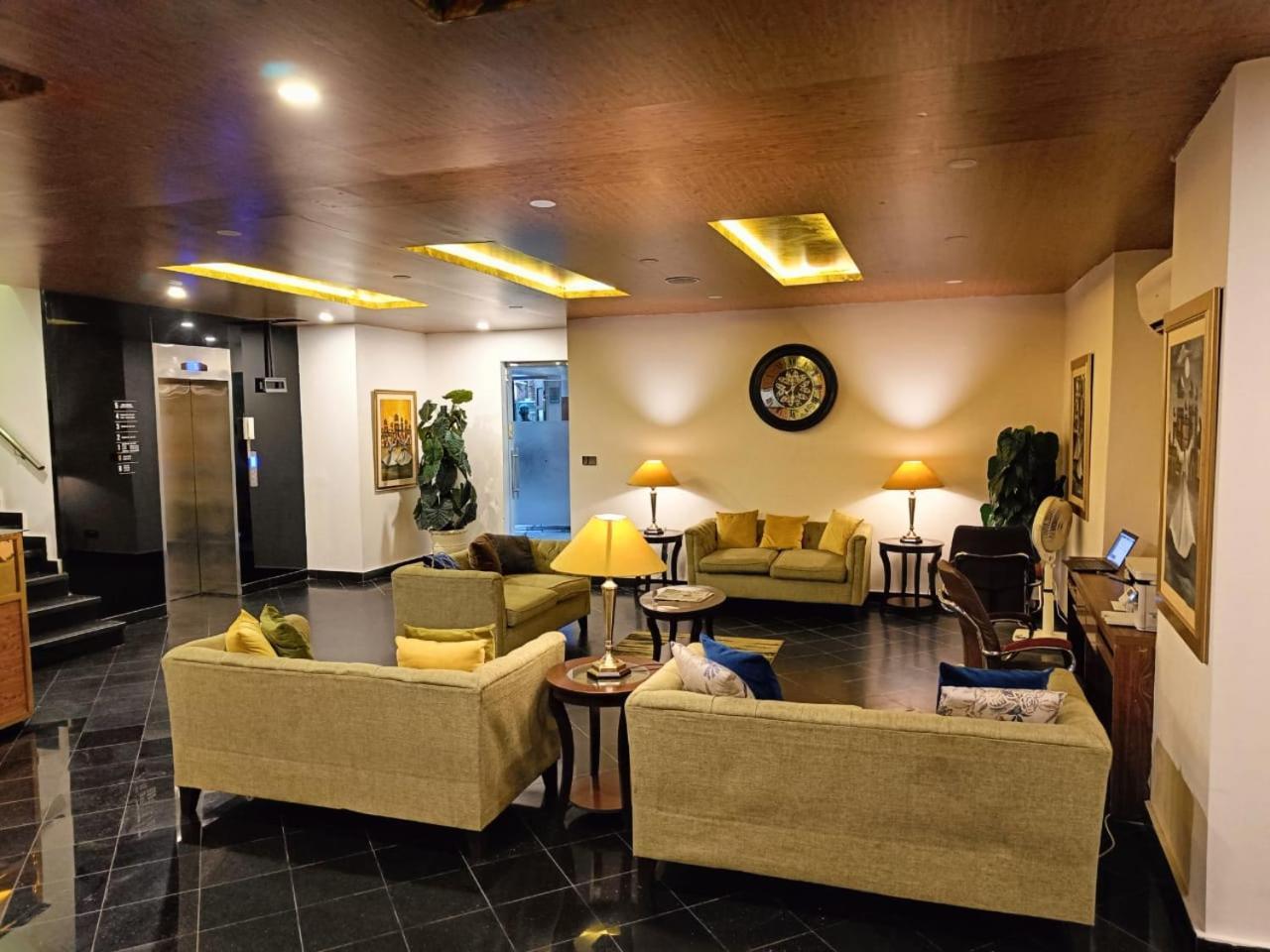 Hotel Oban ลาฮอร์ ภายนอก รูปภาพ