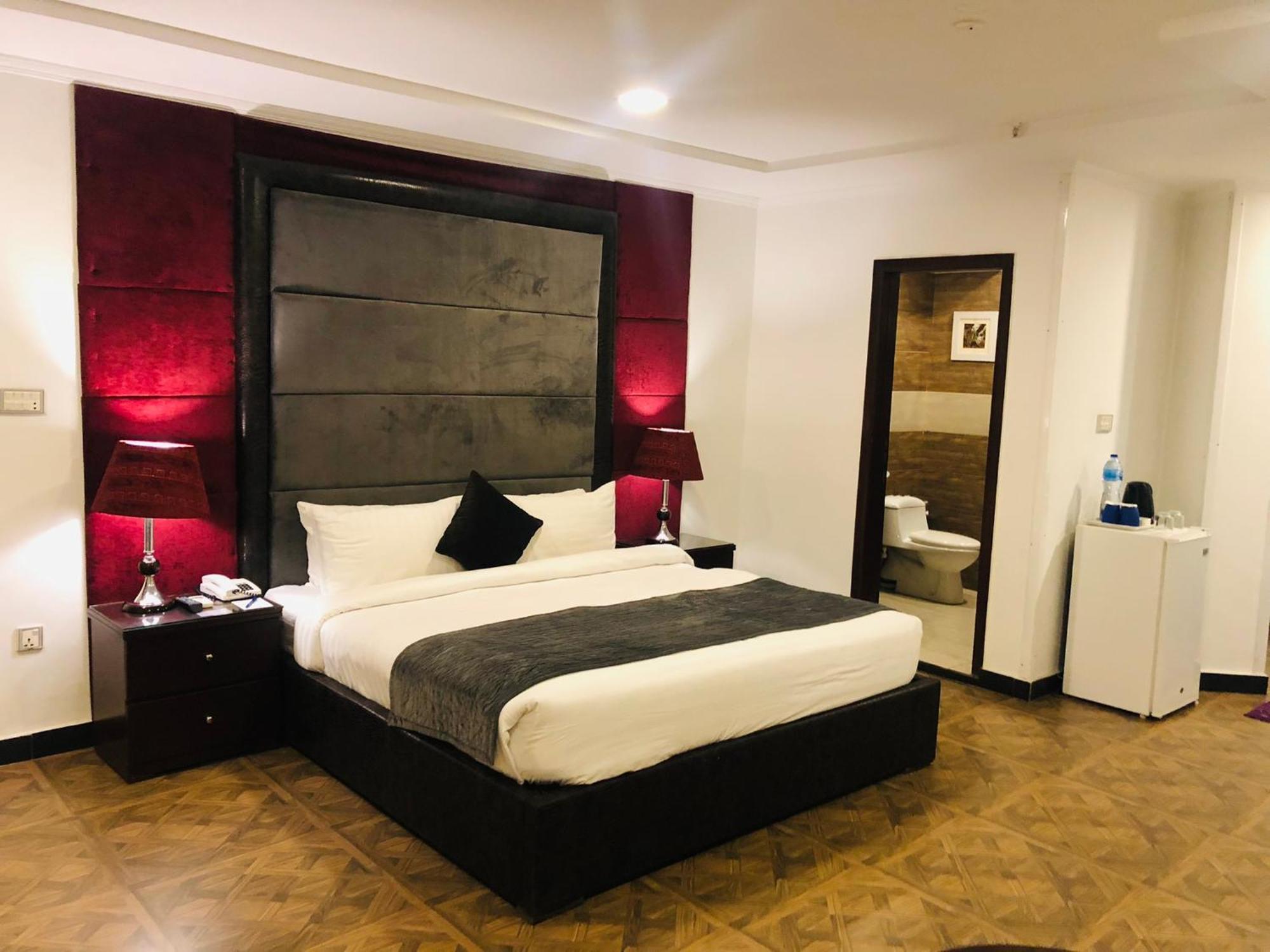 Hotel Oban ลาฮอร์ ภายนอก รูปภาพ