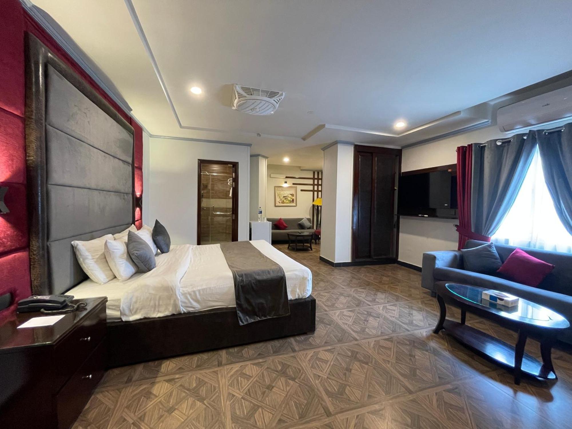 Hotel Oban ลาฮอร์ ภายนอก รูปภาพ