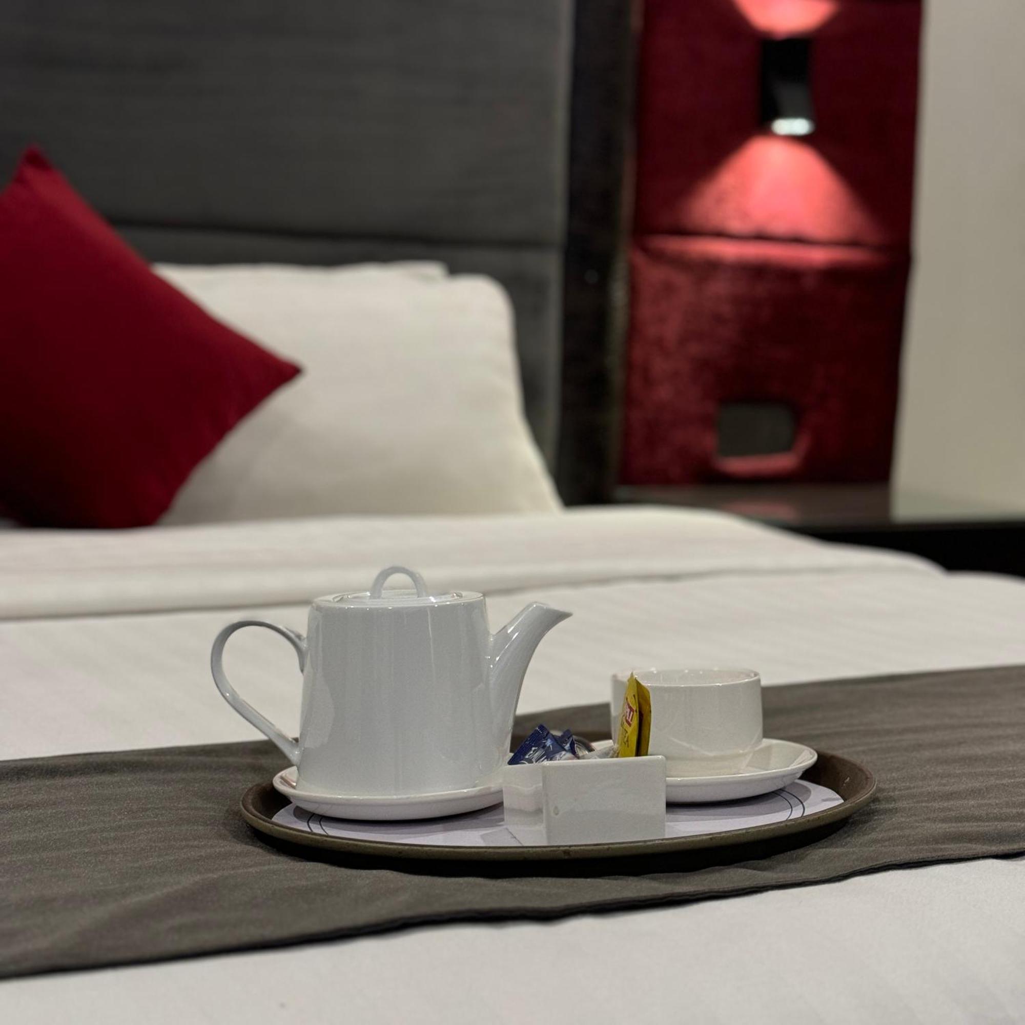 Hotel Oban ลาฮอร์ ภายนอก รูปภาพ